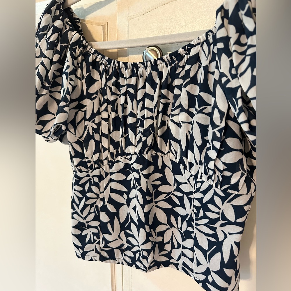 ABERCROMBIE Ruched Puff Sleeve Scoopneck Top NWT - Picture 3 of 12